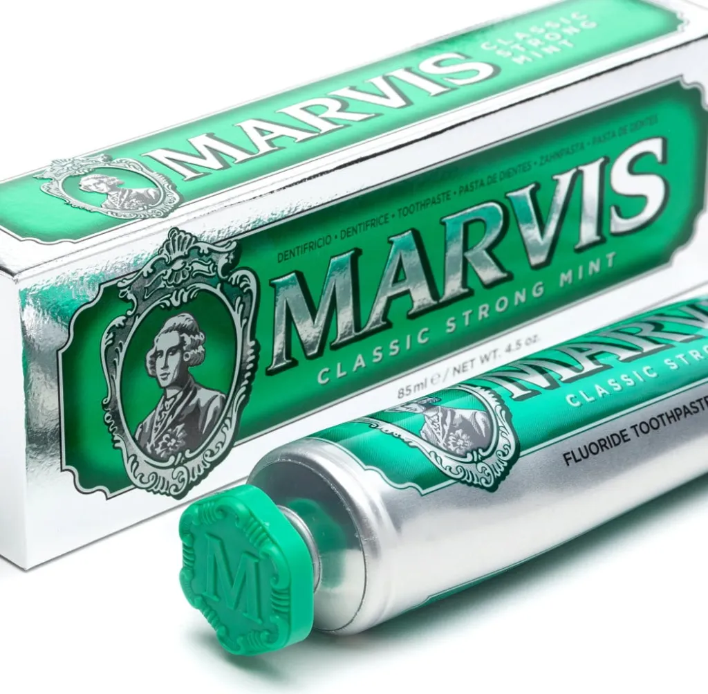 marvis-classic-strong-mint-toothpaste-85-ml-502874-en.webp